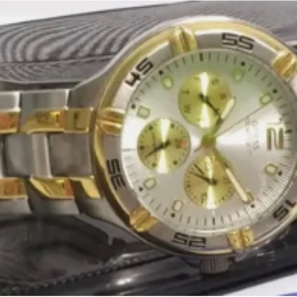 Guess Chronograph WaterPro Wrist Watch Men's Analog Metal Vintage
